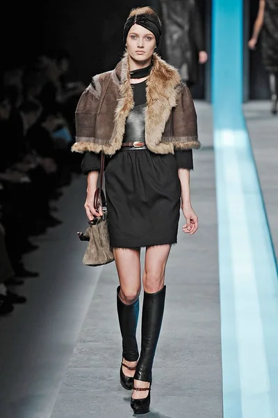 Look 15